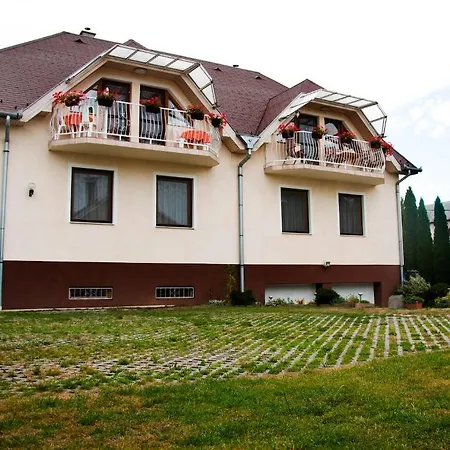 Varga Apartmanhaz Apartment *